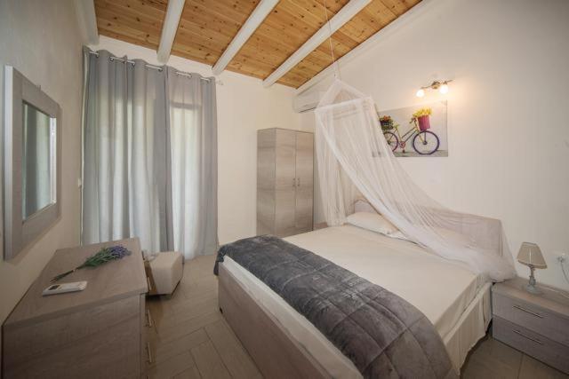 Efi Apartments Agios Gordios  Exteriör bild