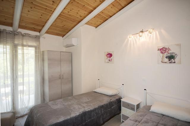 Efi Apartments Agios Gordios  Exteriör bild
