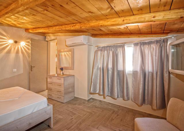 Efi Apartments Agios Gordios  Exteriör bild
